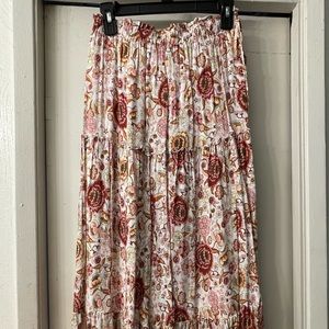Long skirt with pockets!!
